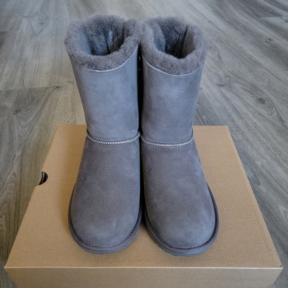 UGG Kids Bailey Bow II Water-resistant Suede Boot. - Picture 3 of 8
